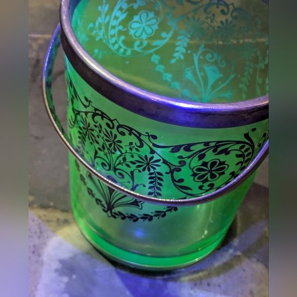 GLOWS!!! Vintage green uranium glass ice bucket with silver overlay - Picture 7 of 8